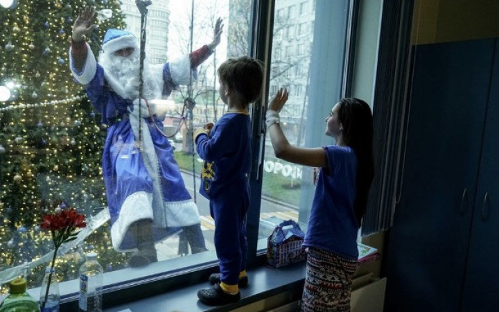 Новый год к нам мчится