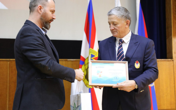 Кораблик благодарит за помощь юных спортсменов ЦСКА