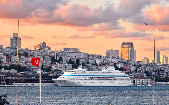 Круизы на лайнере Astoria Grande для подопечных фонда