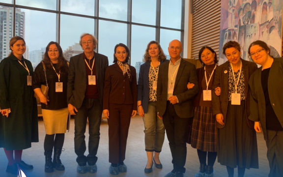 Спикерами не рождаются, они уже все в "Кораблике"!